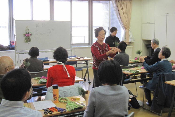 【地域活動・交流事業】お正月の輪飾りづくり