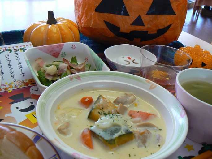 【釜利谷地域ケアプラザ】デイサービス　ハロウィンランチ