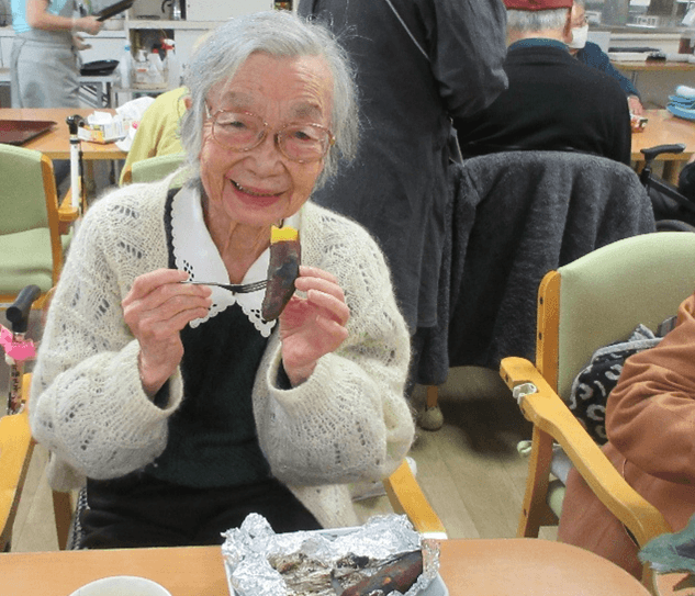 【柳町地域ケアプラザ】デイサービス　焼き芋大会開催しました(^^♪