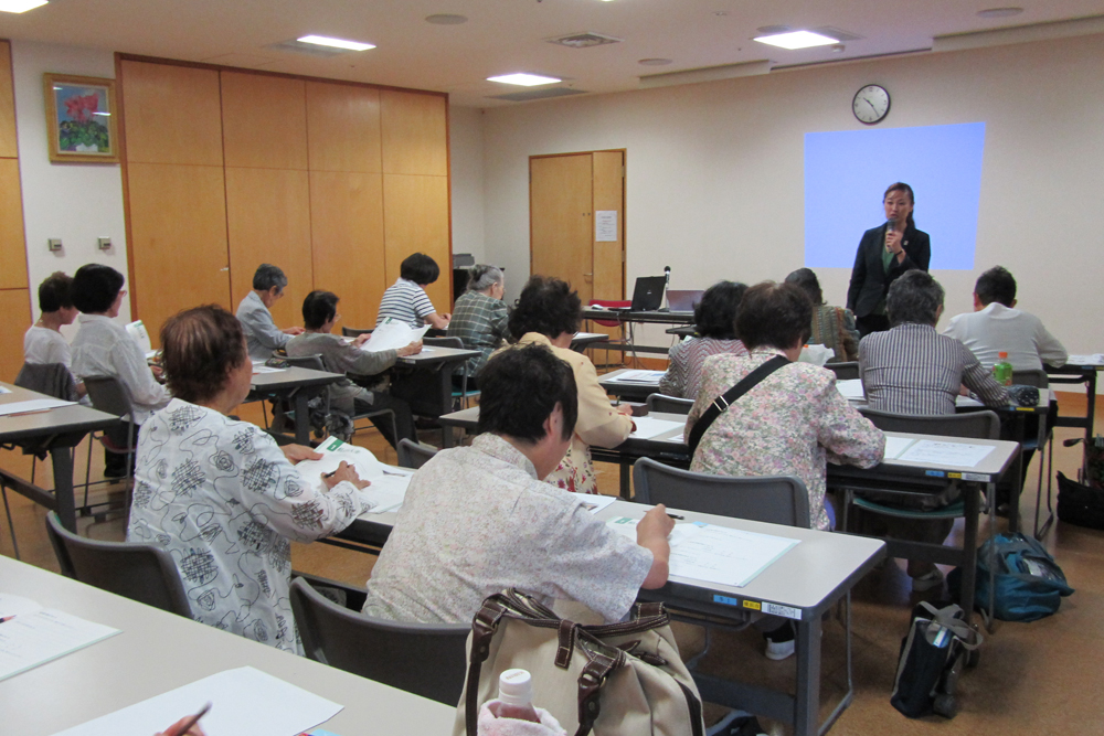 介護者の皆さんが講座を受けている様子