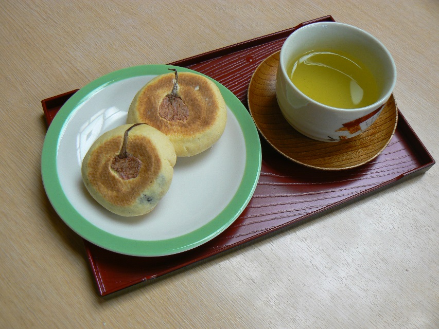 ほんのり桜が薫るお焼きが出来上がりました。